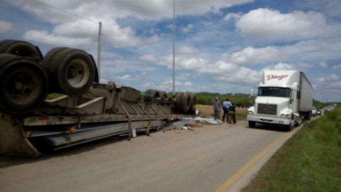 Otro accidente de tráiler en el fatídico "Puente el roto"