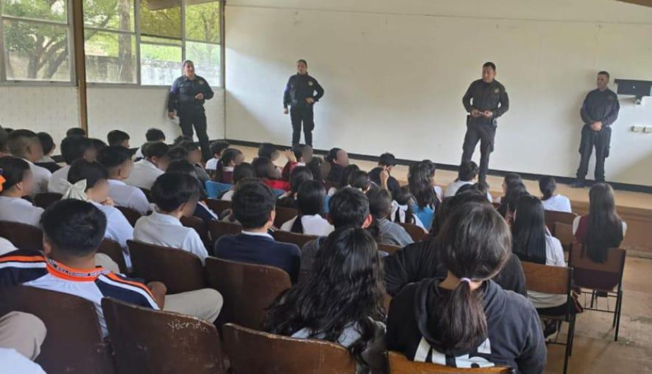 Mantiene Guardia Estatal de Género proximidad con estudiantes