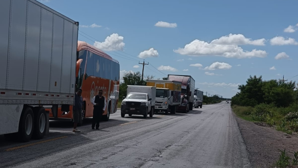 Agricultores tamaulipecos se suman a protesta nacional; bloquean la carretera Victoria–Matamoros