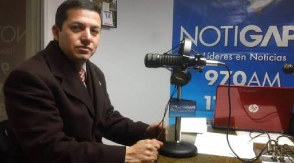 Secretario de salud sufre percance mecánico