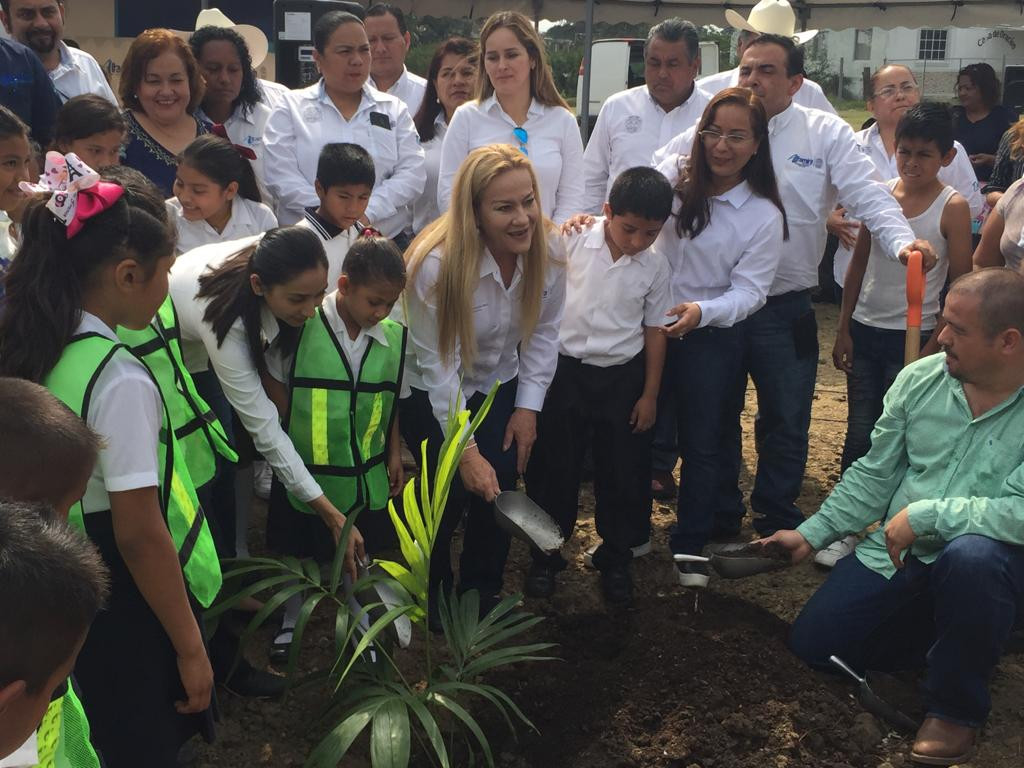 Gobierno municipal entrega obras de beneficio común
