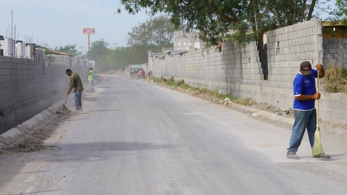 Cuadrilla de limpieza da mantenimiento