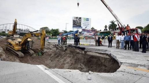 Familia de víctimas de socavón de Paso Exprés piden castigo para responsables