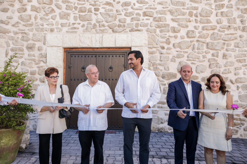Inauguró el Alcalde Carlos Peña Ortiz el salón La Casona