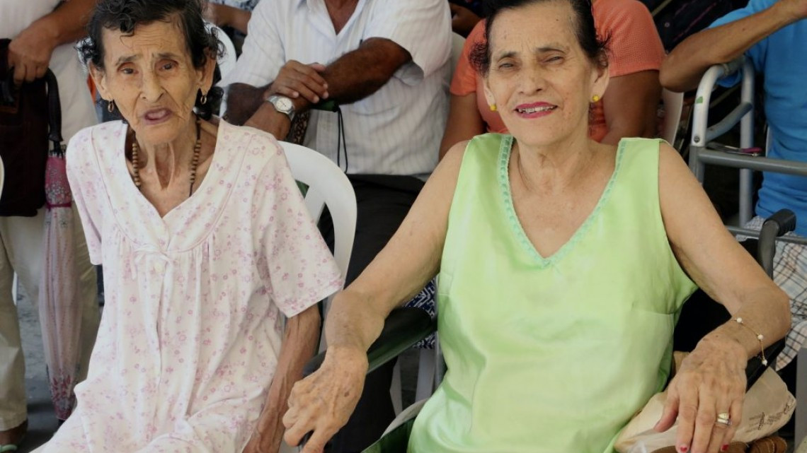 DIF Madero y Posco México entregan sillas de ruedas