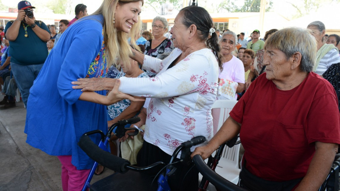 Escucha alcaldesa a habitantes de la Benito Juárez