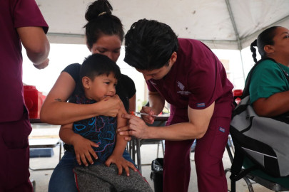 Acuden vecinos de los Olivos II a vacunarse contra el COVID-19