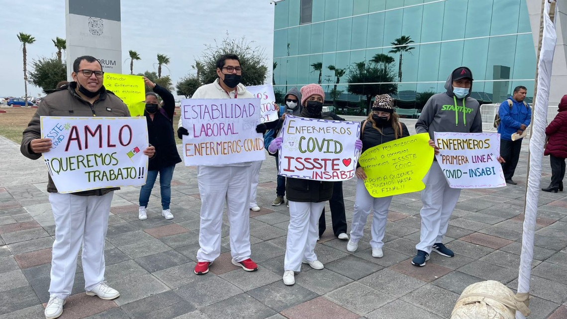 Con peticiones esperan al presidente