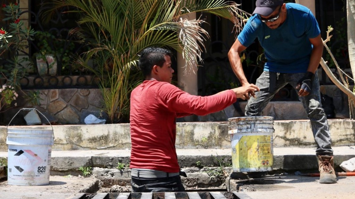 Atienden peticiones de vecinos de la Colonia Flores Magón