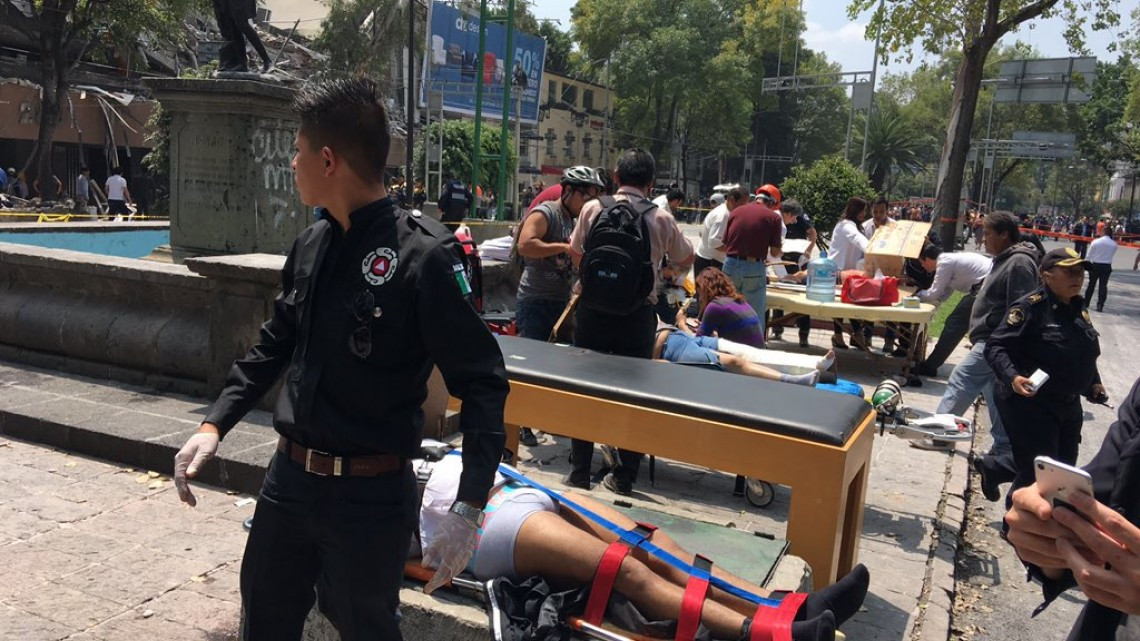 Reportan daños en edificios y avenidas tras sismo en CDMX