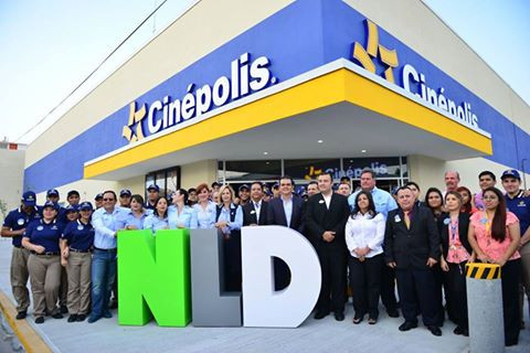 Alcalde de Nuevo Laredo inaugura nuevas salas de Cinepolis