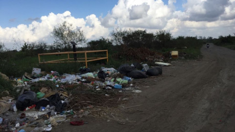 Levantan toneladas de basura semanalmente en depósitos clandestinos