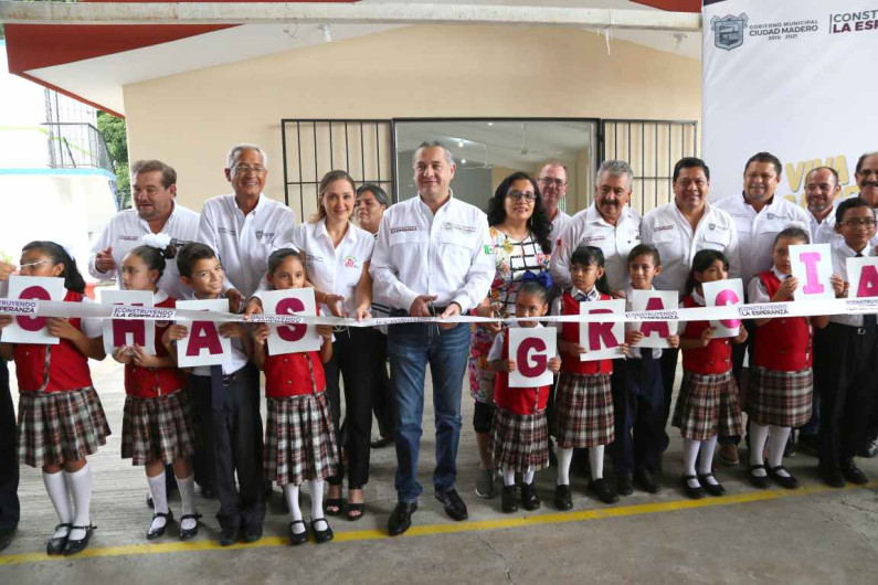 Adrián Oseguera Promueve la salud alimentaria con comedores escolares