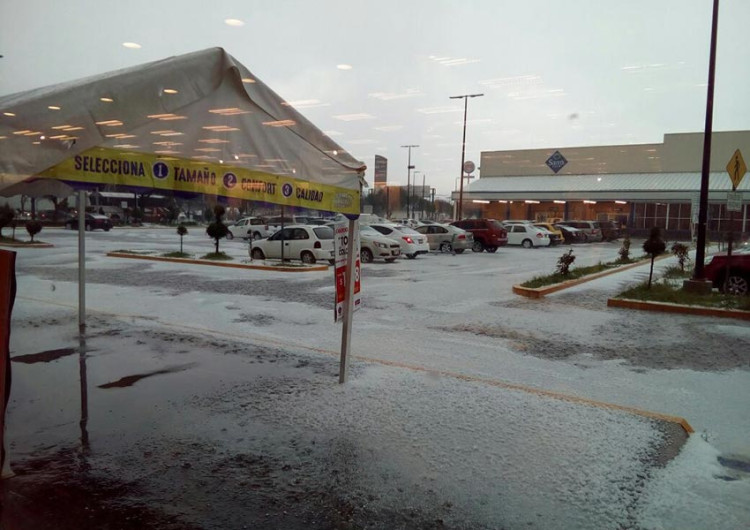 Granizada azota la ciudad de Toluca
