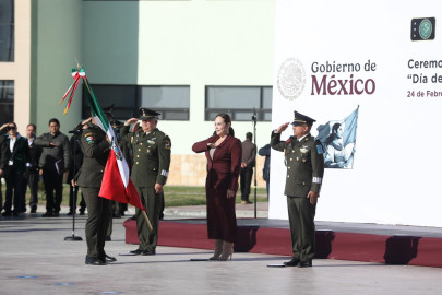 Encabeza alcaldesa  Carmen Lilia Canturosas celebración del día de la bandera junto a cientos de estudiantes de Nuevo Laredo