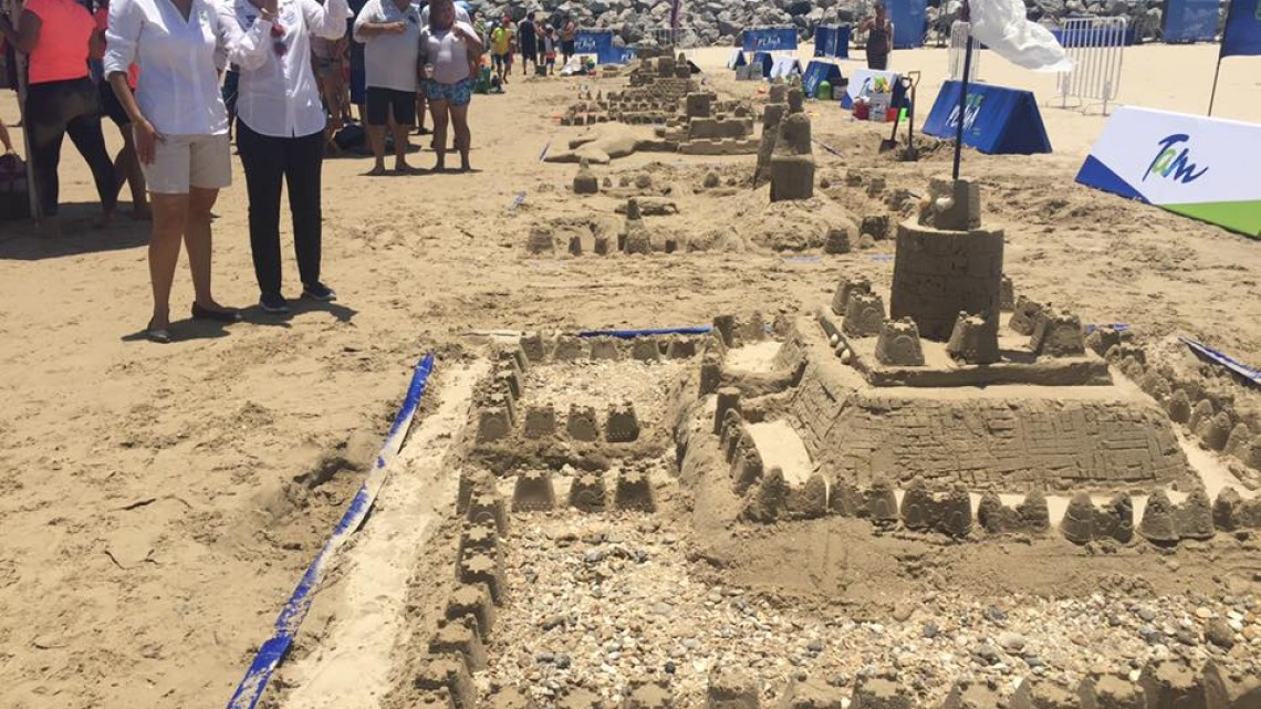 Llevan a cabo Concurso de Castillos de Arena en Playa Miramar