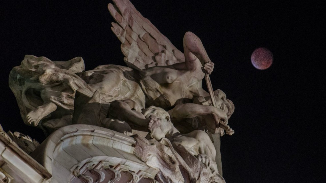 Así se vivió en México y otras partes del mundo, el eclipse lunar más largo del siglo 