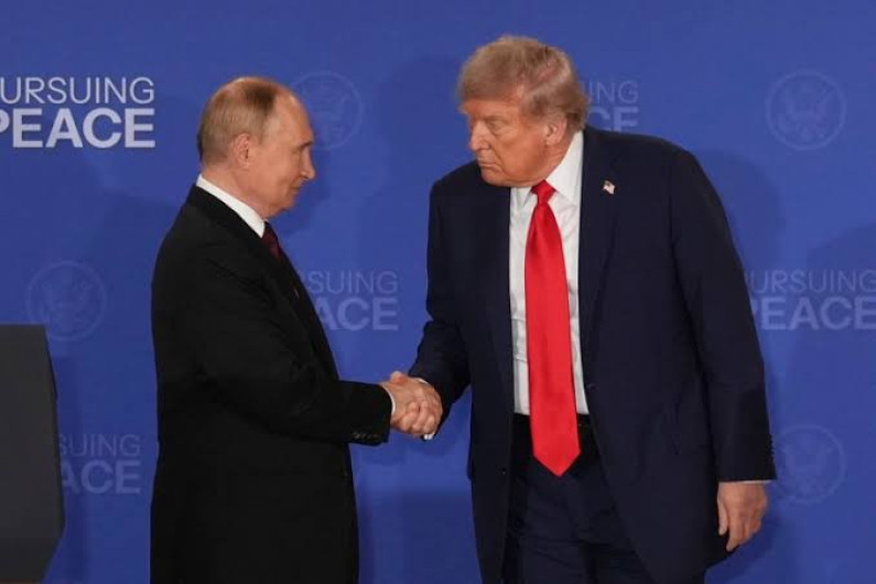 Trump y Putin concluyen cumbre en Alaska sin avances claros sobre Ucrania