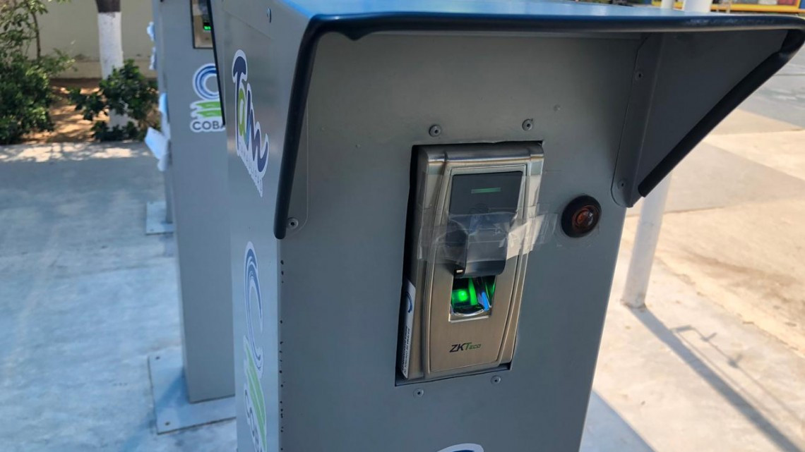 Instalan equipo para controlar el ingreso de alumnos