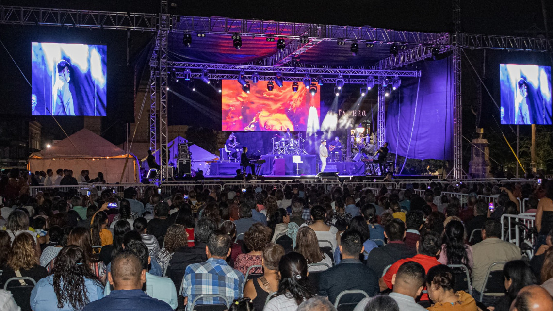 Francisco Céspedes emociona en el cierre del FIO