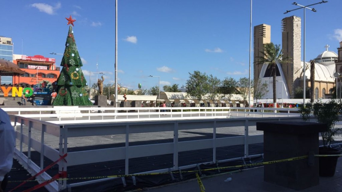 Crecen visitantes al centro por pista de hielo