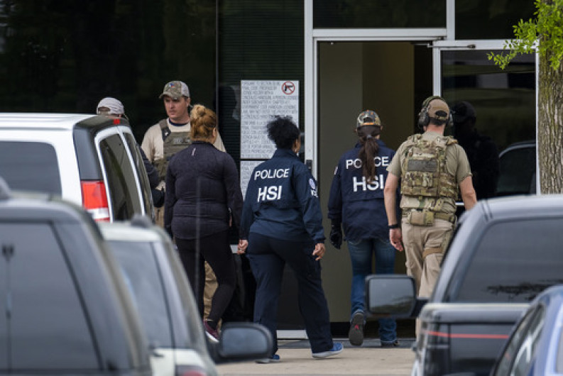Operativo de ICE en Texas deja un arresto masivo