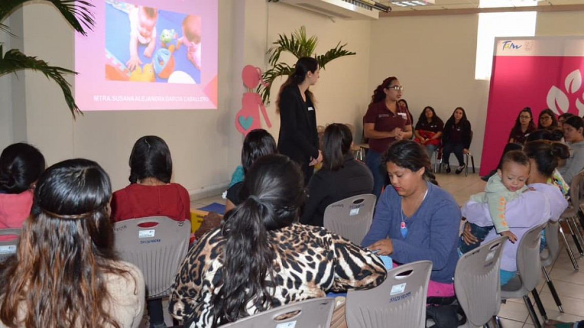 Jóvenes del programa AMA participan en taller