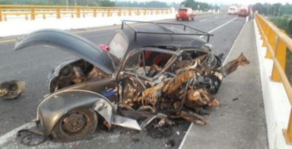 Muere una persona en triple choque en la autopista Siglo 21
