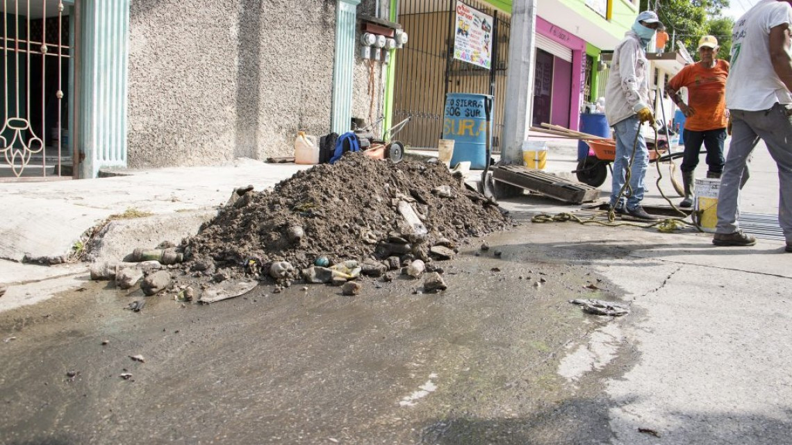 Atienden peticiones de vecinos de la Colonia Flores Magón