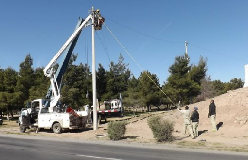 Asaltantes dejan sin luz varias colonias 