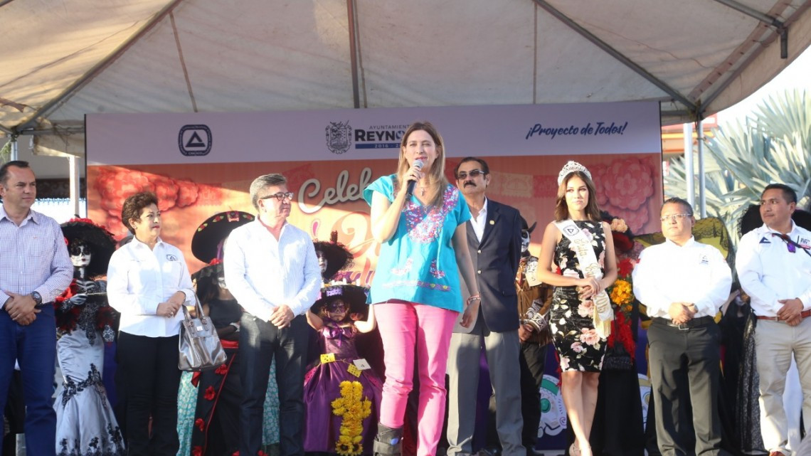 Celebran más de 2 mil personas el "Día de Muertos"