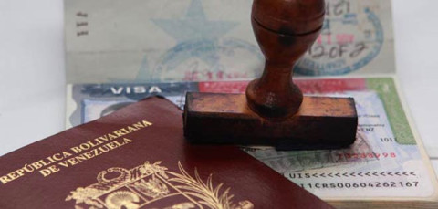 Denuncian retraso y alto costo de pasaporte en Venezuela