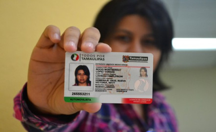 Habitantes se quejan por falta de material para licencias