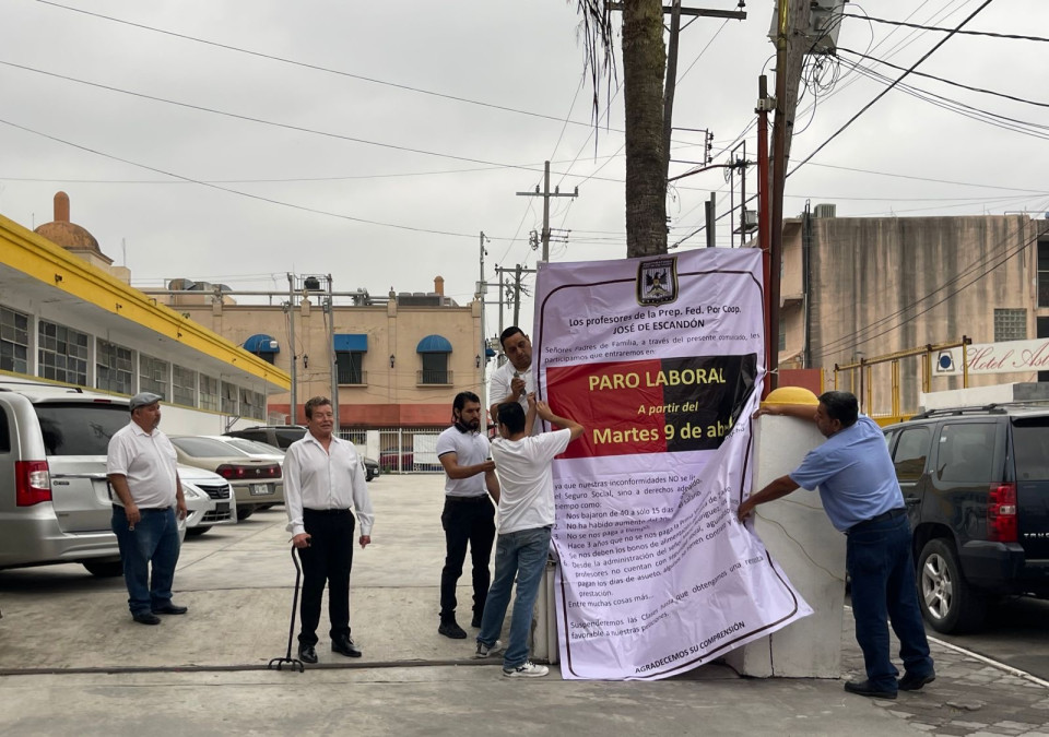 Maestros realizan paro de labores; exigen salario y prestaciones