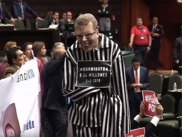 Exhiben en San Lázaro muñeco prisionero de Anaya