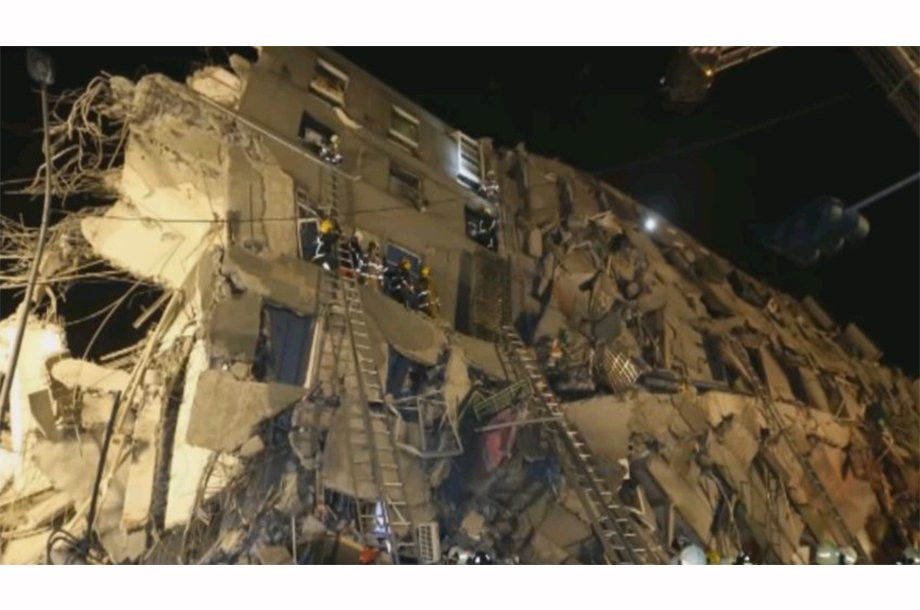 Aumenta a 400 número de muertos por sismo en el Kurdistán