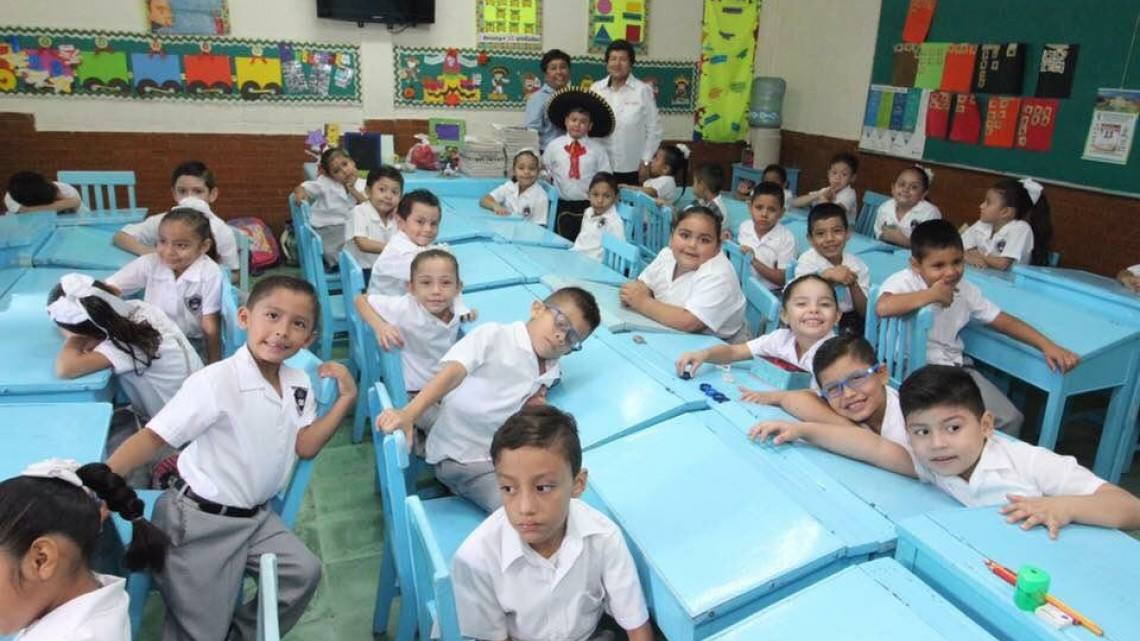 Anuncia alcaldesa construcción de techumbre en escuela