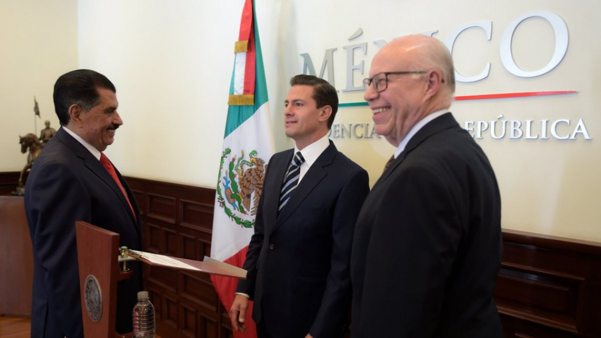 Toma EPN protesta al nuevo titular del ISSSTE