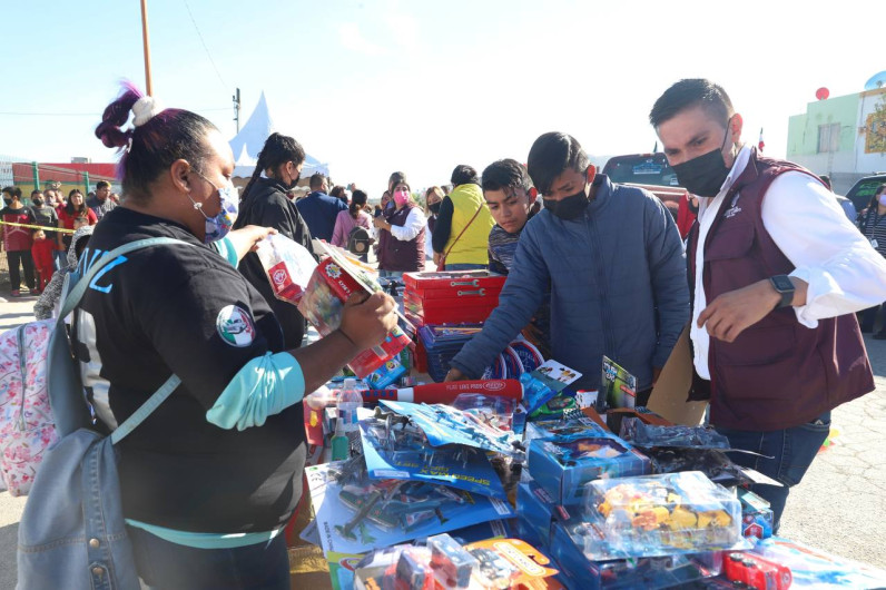 Sociedad y gobierno llevan felicidad y bienestar a niños de la colonia Los Olivos 2