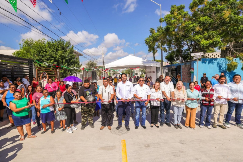 Inauguró Carlos Peña Ortiz pavimentación hidráulica en Villas de Esmeralda
