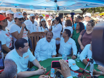 Mantienen maestros plantón permanente el Palacio de Gobierno 