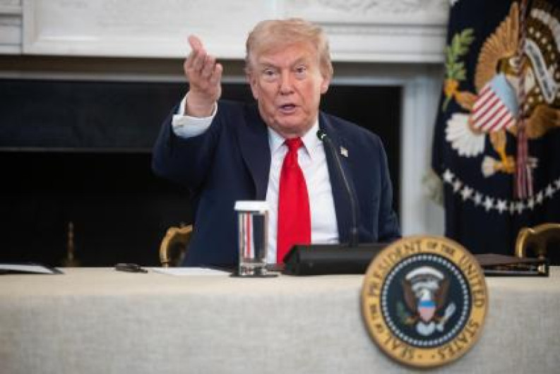 Trump advierte que intervendrá contra Hamás si no cumple el acuerdo de paz