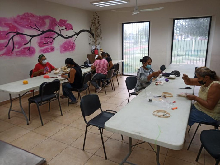 Reabren centro cultural "Palmares" con taller presencial de bordado.