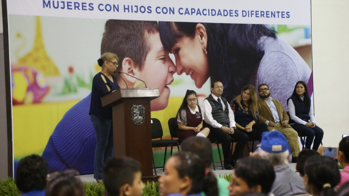 Alcaldesa reparte apoyos a madres de hijos con discapacidad
