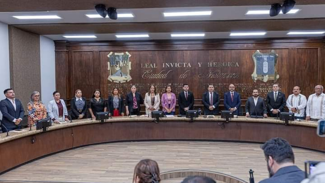 Beto Granados preside primera sesión de Cabildo con protesta de funcionarios