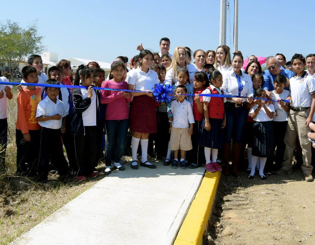 Construyen circuito de guarniciones y banquetas en sector popular de Altamira