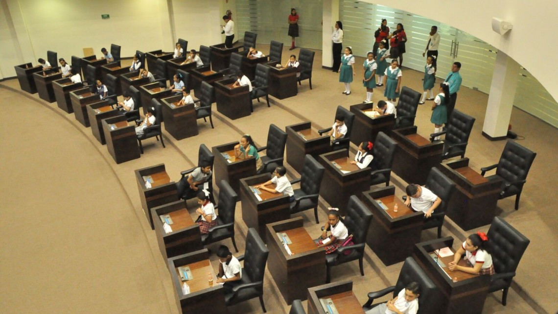 Presentan estudiantes iniciativas en “Diputados por un Día 2017”