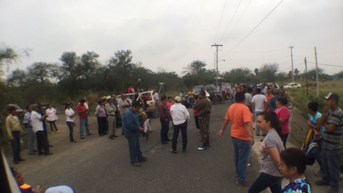 Bloquean acceso a la termoeléctrica de la CFE por presunta contaminación