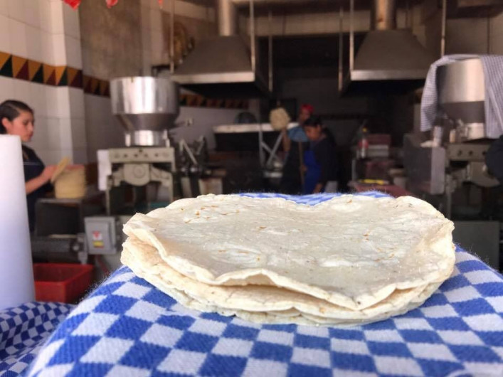 Tortilleros de Nuevo Laredo absorben aumentos 