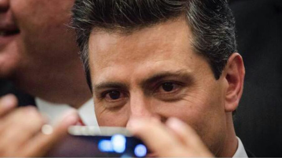 Luces provocan conjuntivitis a EPN y a su gabinete